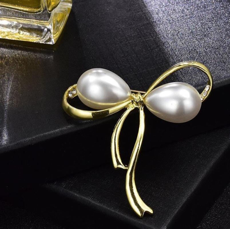 Zircon Rhinestone Bow Tie Brooch Female Simple Crystal Pearl Personality Bowknot Fashion Pin Suit Anti-light Corsage Jewelry