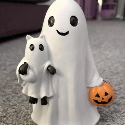 Halloween Ghost Pet Ornament Resin Decor for Home Party Holiday Spooky Figurine Funny Dashboard Decor Car Interior Accessories