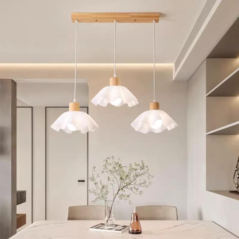 Candelabru nordic japonez Wabi-Sabi din lemn pentru noptieră și sufragerie, design cu flori crem