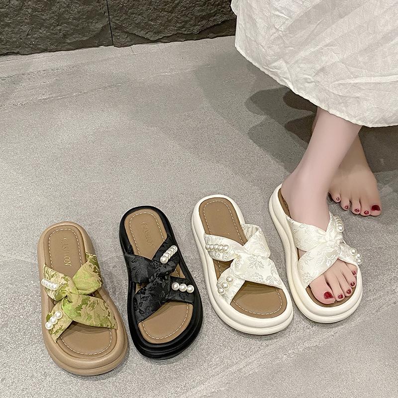 Cool Slippers Women's Summer Wear Fashion 2025 New Beautiful with Skirt Platform Beach Sandals Pregnant Women One-word