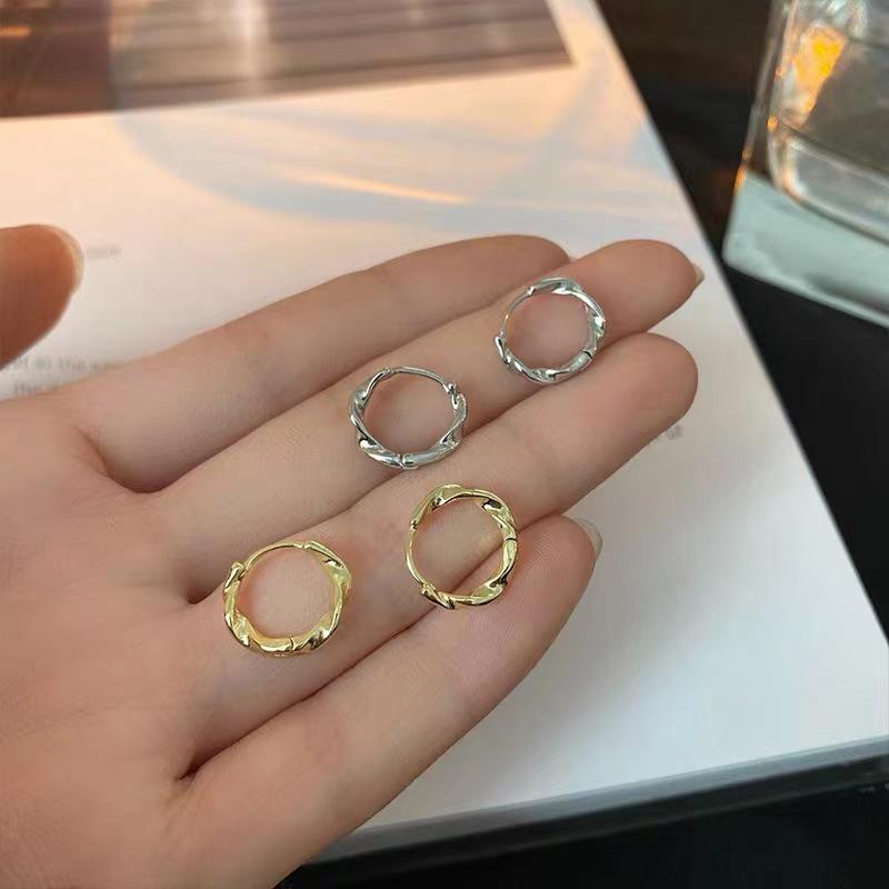 1Pair Geometric Irregular Twisted Mobius Hoop Earrings For Women Simple Earring