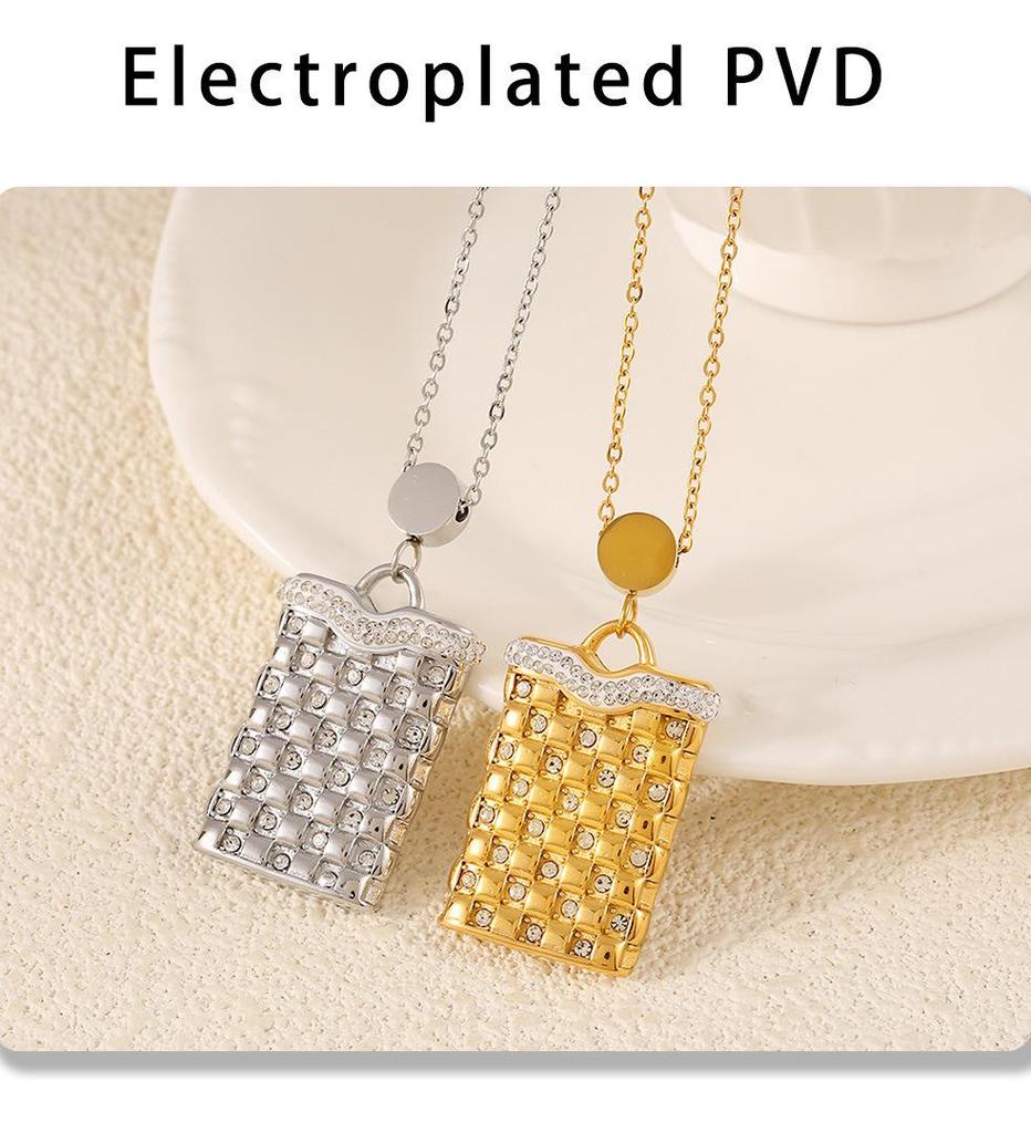 Minimalist Rectangular Plaid Pendant Necklace: Diamond-Studded Clavicle Chain In 18K Gold-Plated Titanium Steel.