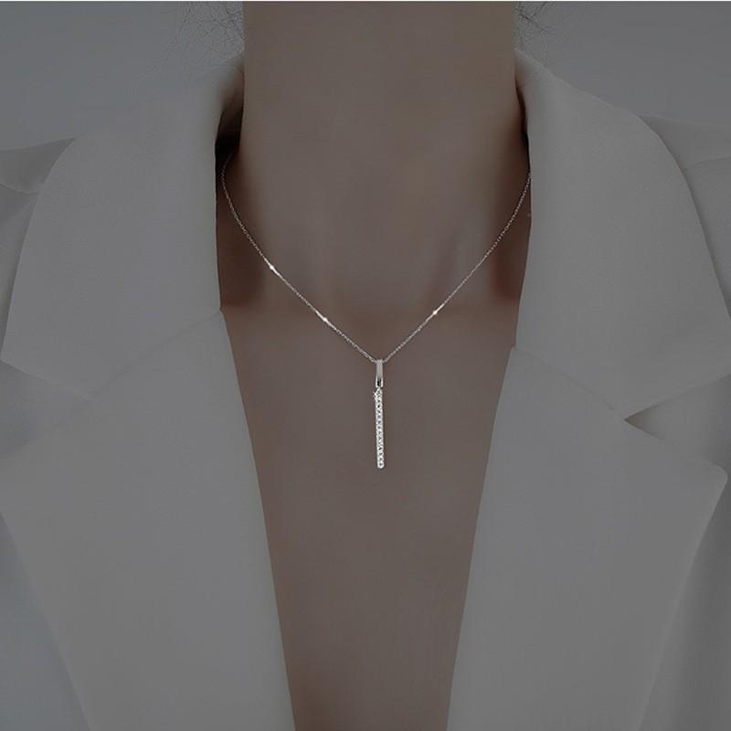 Elegant S925 Sterling Silver Water Drop Necklace - Women's Luxury Niche Design Choker with a Simple, Trendy Style.