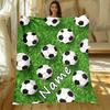 Individuelle Fußball-Decke mit Muster eines grünen Fußballfeldes, personalisierbarer Name, Fleecedecke für alle Jahreszeiten, weich, warm, Bettwäsche, Heimdekoration, Geschenk