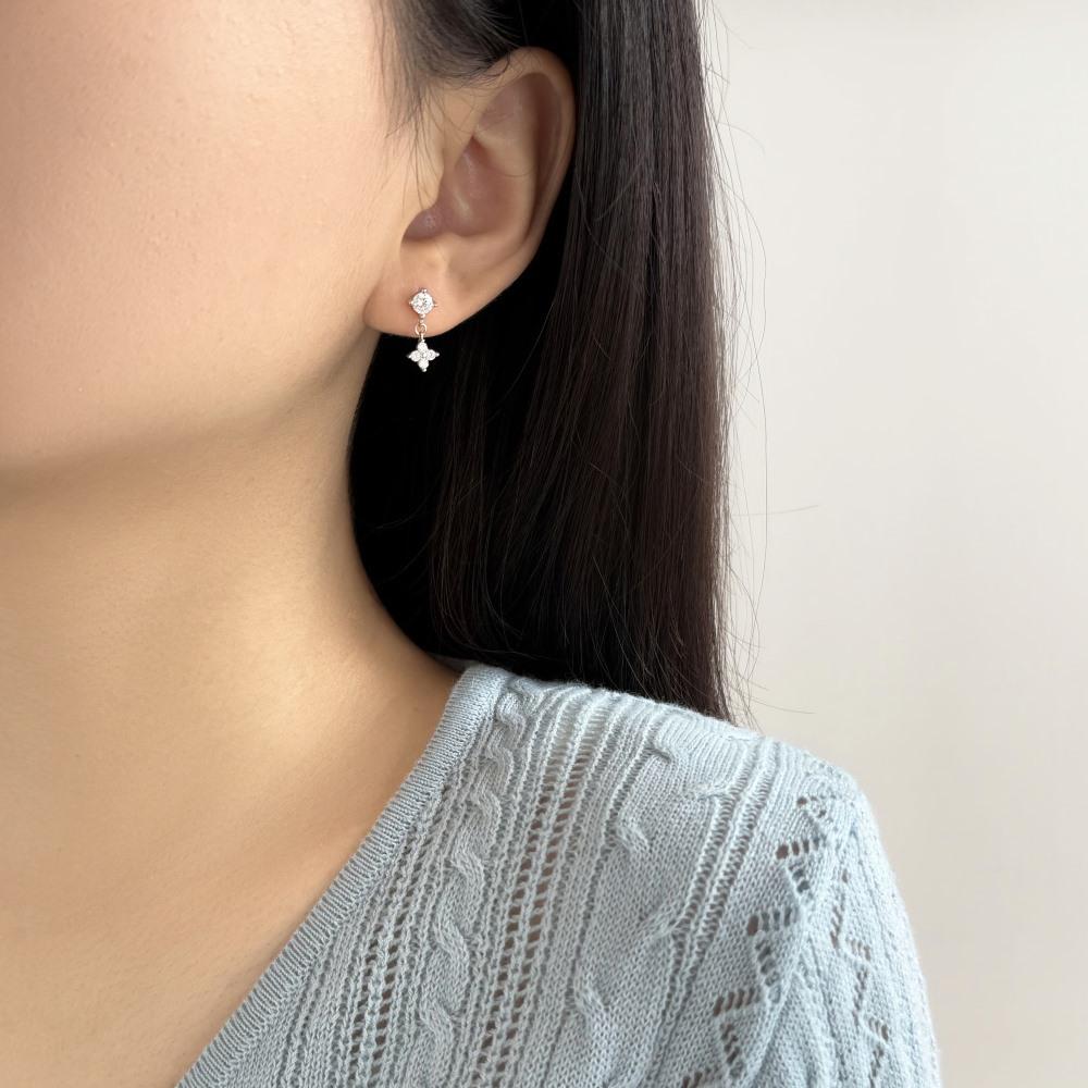 Cercei Stud din Argint Sterling S925 cu Patru Frunze: Stil rafinat, versatil, de lux ușor pentru femei