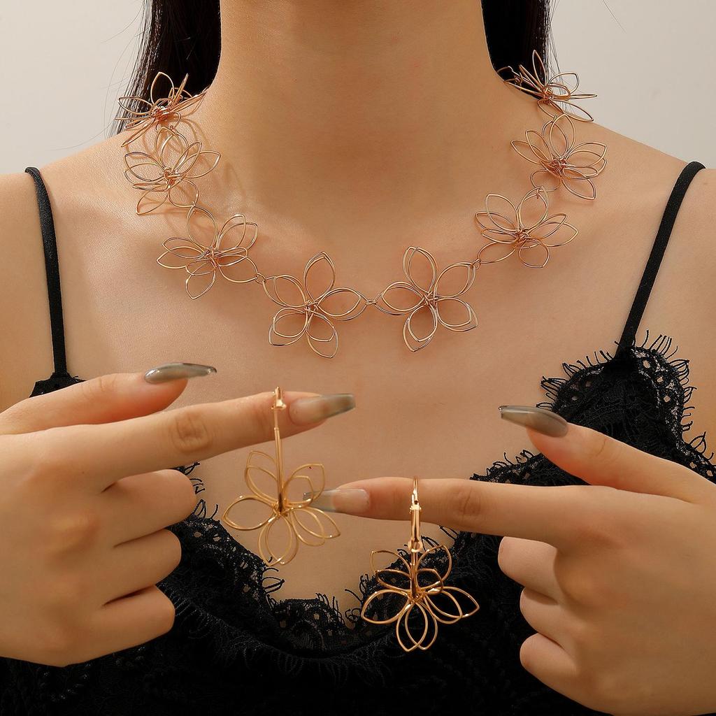 Exquisite 3D Hollow Flower Stud Earrings Necklace - Elegant European & American Design Jewelry for Women