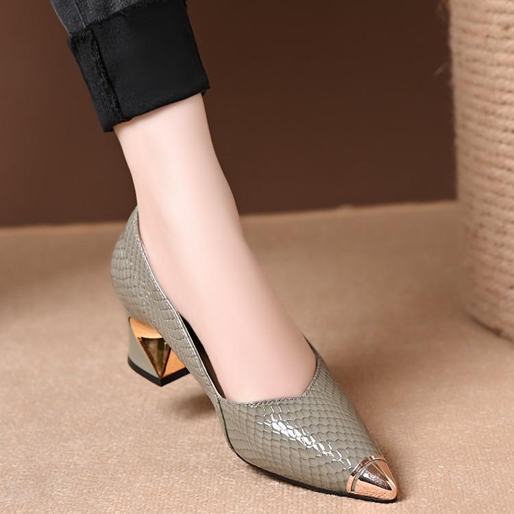 Metal pointed head shallow mouth single shoes women's spring and autumn new French thick heel versatile comfortable medium heel small leather shoes