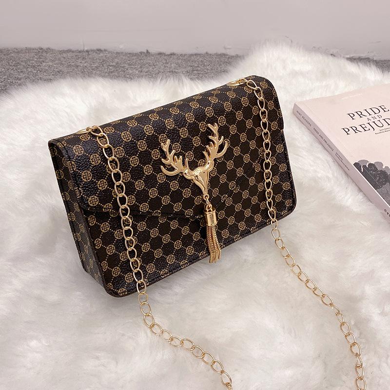 Stylish and elegant, easy to fit, shoulder women's bag, bag, deer head fringed decorative chain, magnetic buckle crossbody