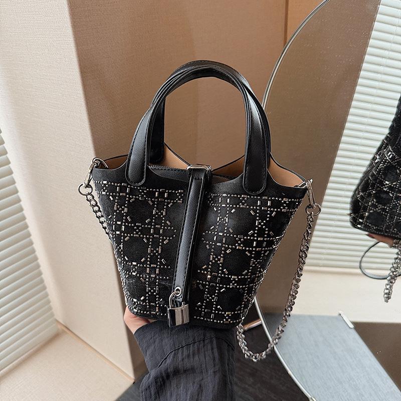 

Fashion small bag women s 2025 new foreign style versatile chain messenger bag exquisite portable bucket bag 23*14*16