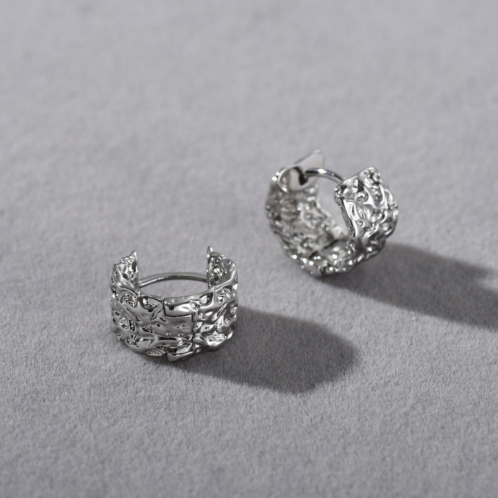 Tägliches Pendeln Unregelmäßige Falten Premium-Gefühl Ohrringe Ohrstecker Nischen-Design Einzigartig Trendig Temperament Ohrringe