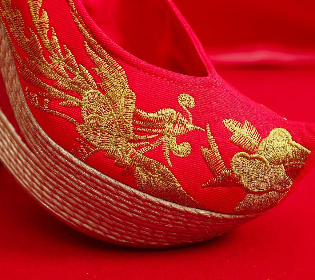 Show He Women's Spring Pearl Tassel High Heel Bridal Embroidered Shoes