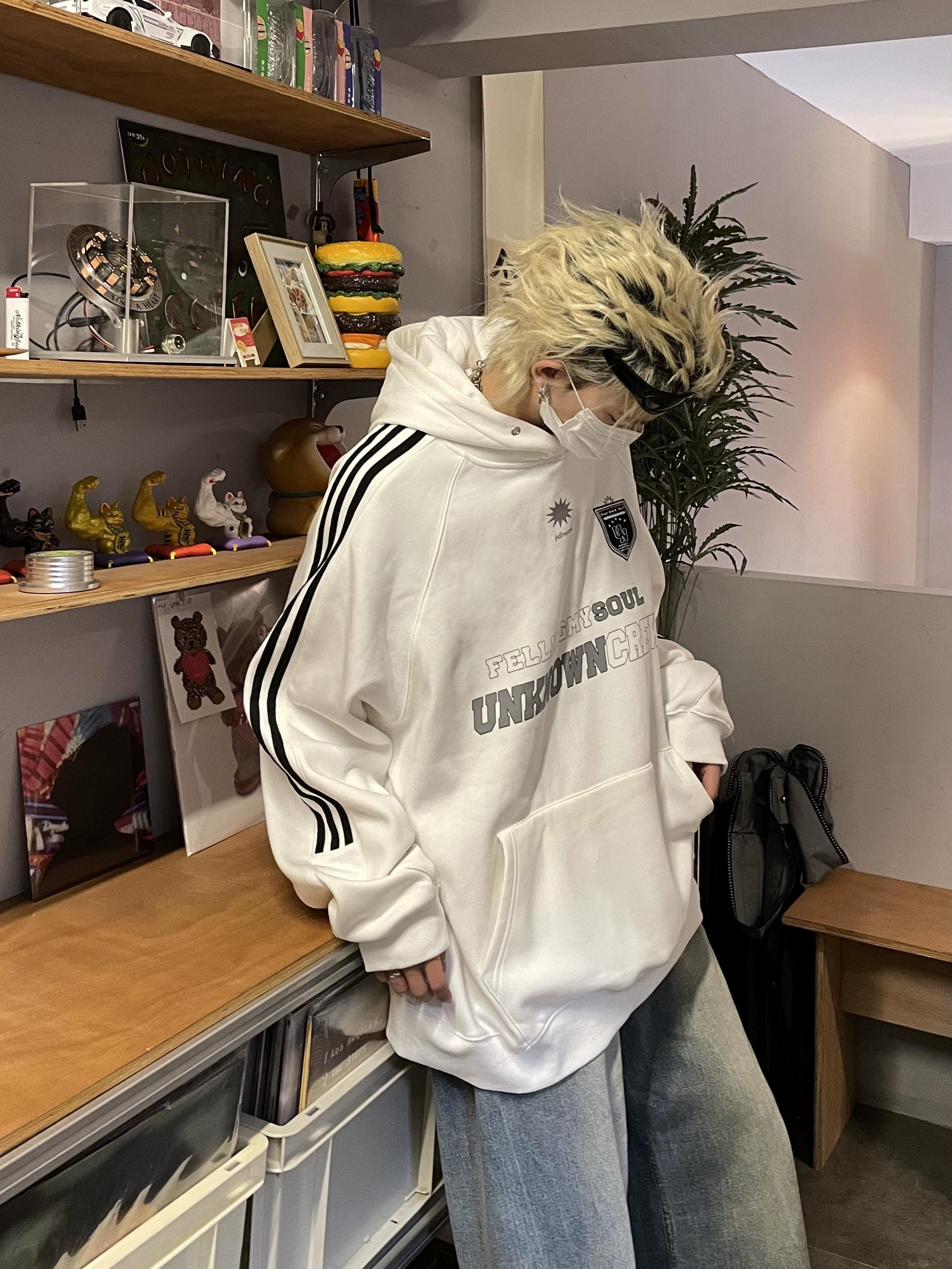 

оригинальная американская ретро-толстовка с капюшоном и тремя полосками, рукавом реглан, принтом букв, мужская свободная толстовка для пары S