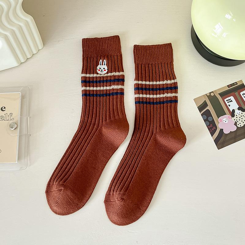 

Женские осенне-зимние утолщенные теплые трендовые однотонные хлопковые носки с вышивкой букв в рубчик 1 pair