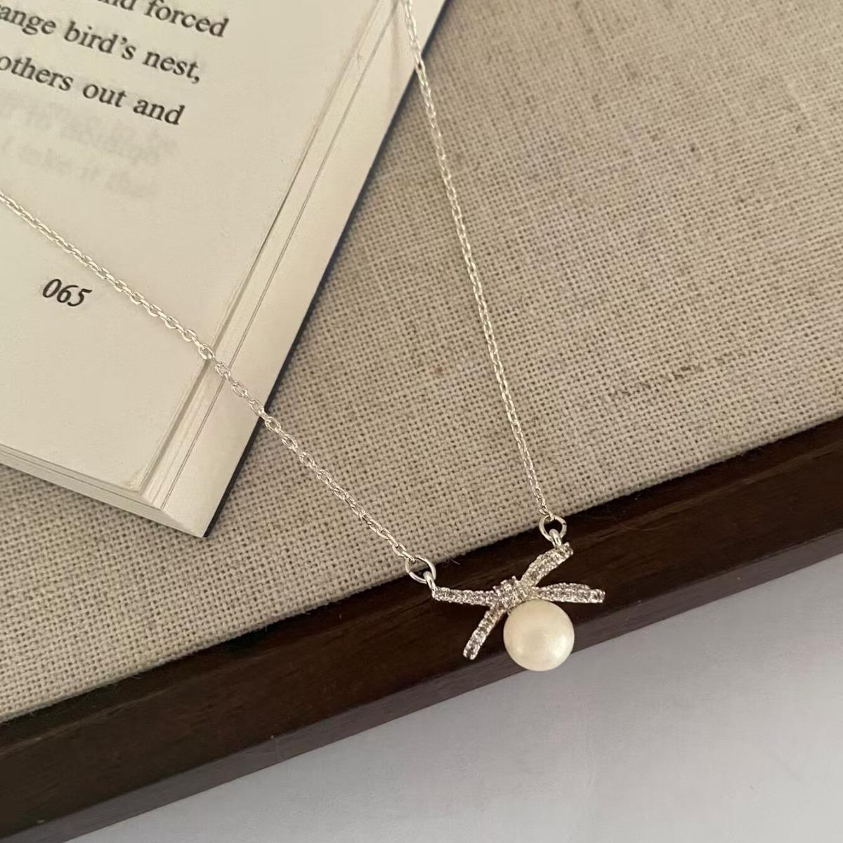 Elegant Silver Bow & Pearl Necklace for Women - High-End, Versatile Design