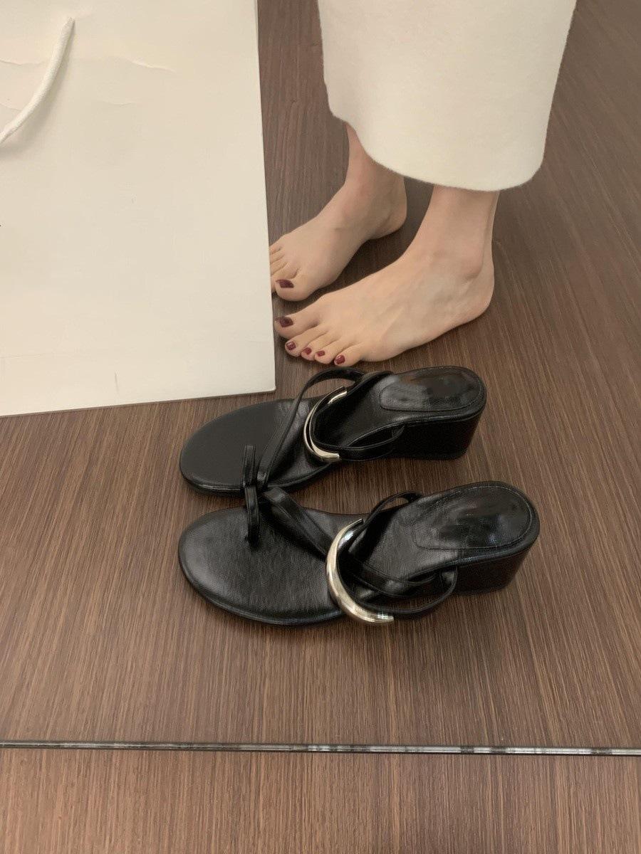 

Premium metal buckle with wedge heel set toe slippers women s summer outer wear temperament beautiful silver cool slippers sandals 40 чёрный
