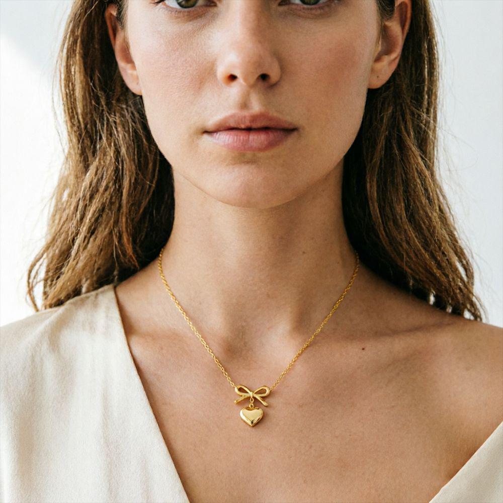 European-American Titanium Heart Bow Necklace: Light Luxury, Colorfast Stainless Steel Clavicle Chain