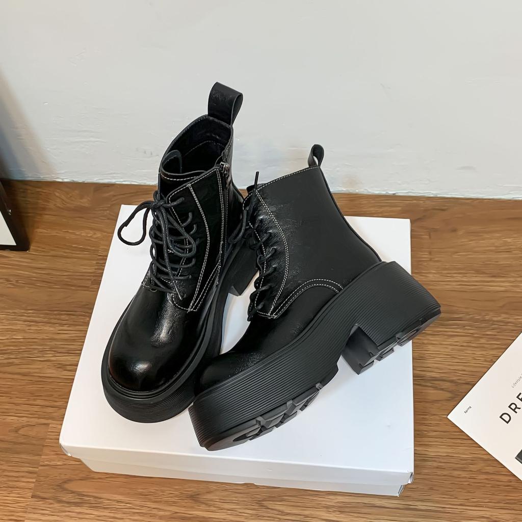 Small man heightened platform Martin boots front lace-up British style retro women's boots comfortable Korean version big head locomotive boots