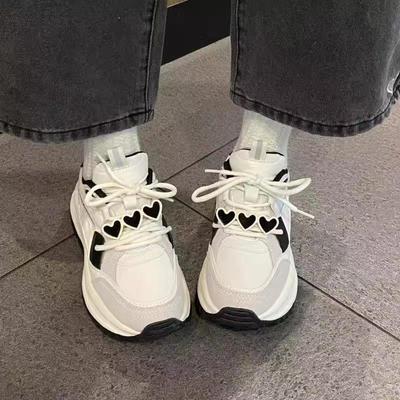 Sapatos de Skate Retrô Femininos Primavera e Outono Novo Nicho Sapatos da Moda Versátil Estudante Esportivo Sapatos Branquinhos