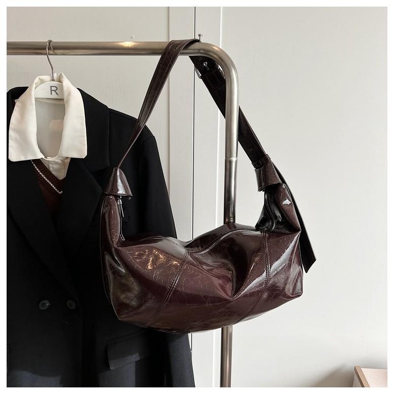 Ielgy Large-Capacity Autumn Winter Niche Design One-Shoulder Messenger Commuter Dump