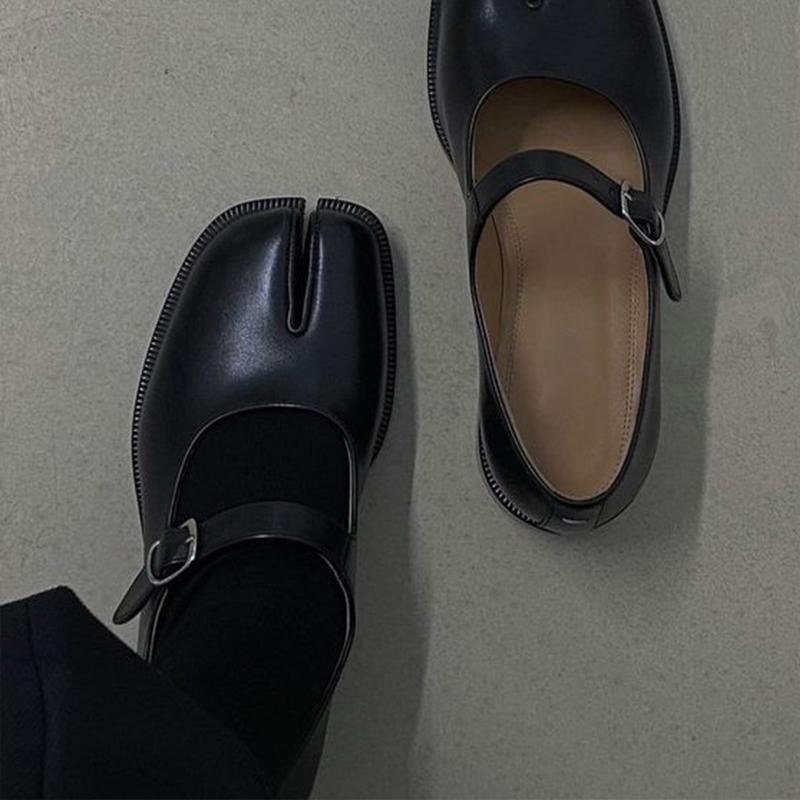 IPPEUM Tabi Mary Janes Shoes Women Buckle Plus Size 35-44 Burgundy Black pu Leather Split Toe Flats Tabis Loafers