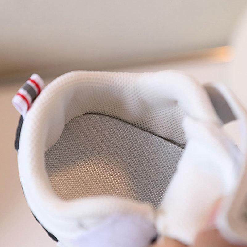 Spring/Autumn Style Soft-Soled Walking Shoes for 0-1.5 Years Old Boys and Girls, Infant Toddler White Sneakers.