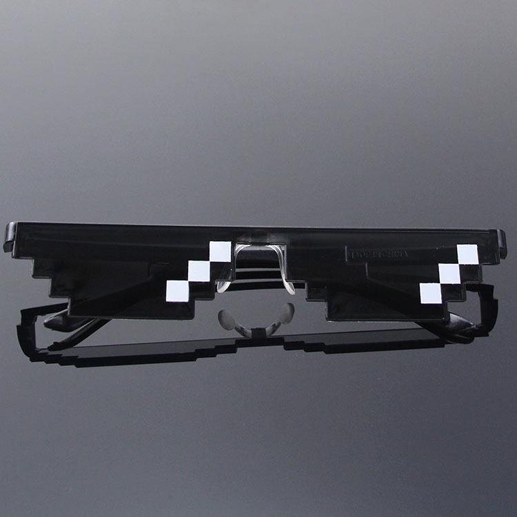 Pixelated Square Mosaic Anime-Style Sunglasses - Trendy Rectangular Frames