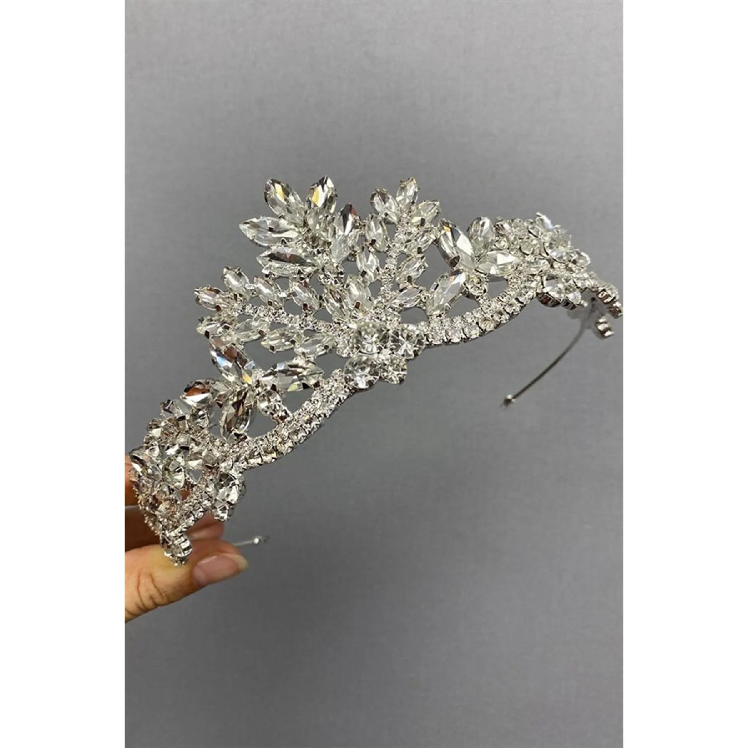 

Свадебные перчатки и челнок Стеклянный камень Хрустальный камень Свадебная корона