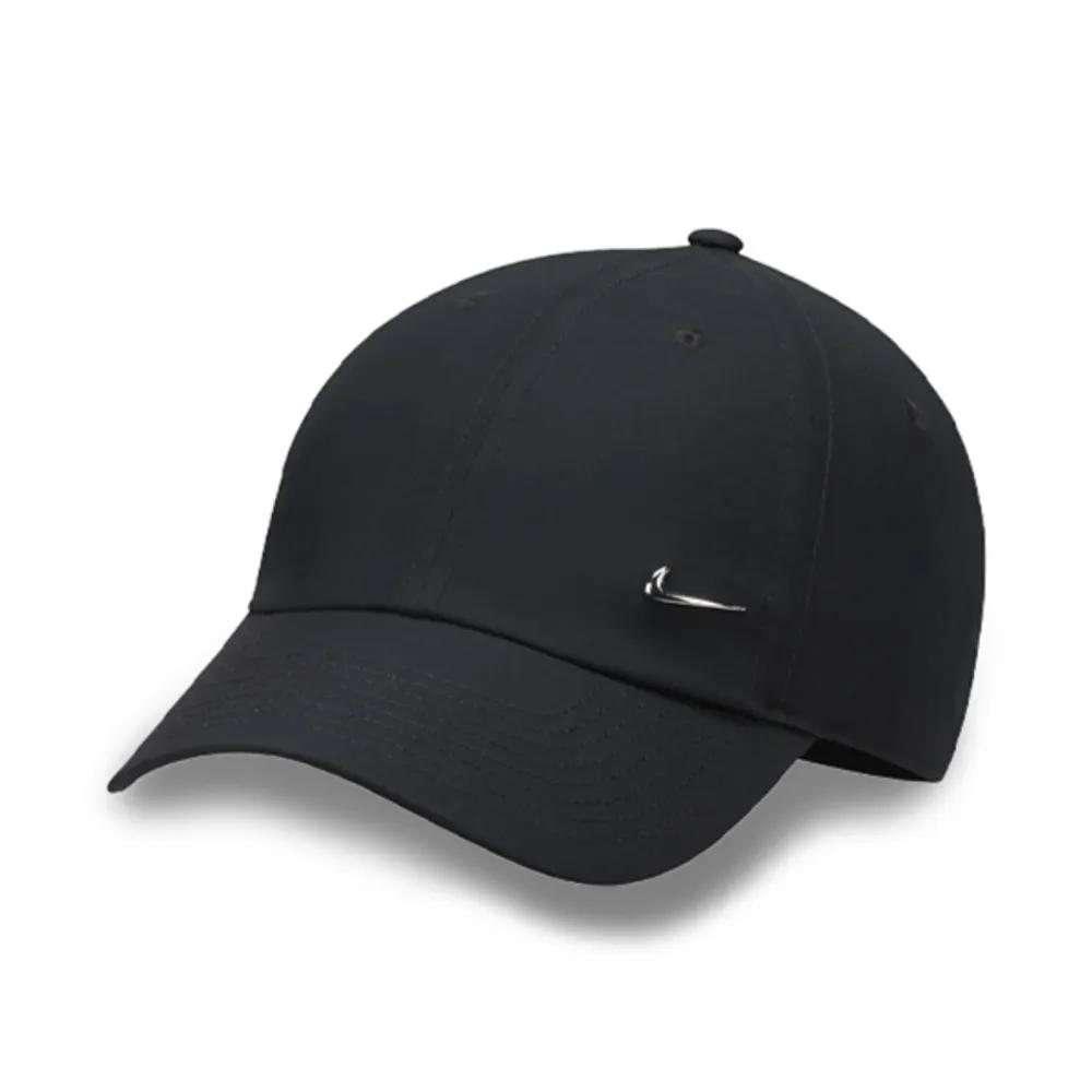 Club Dri-Fit Unstructured Metal Swoosh Baseball Cap FB5372-010 58 (M)