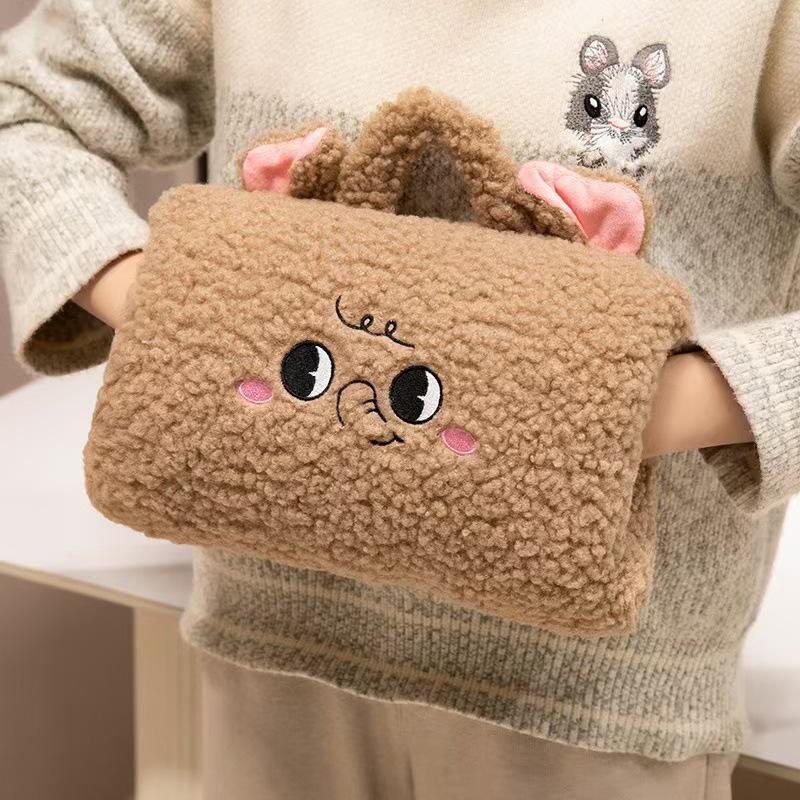 Winter hand warmer throw pillow can be inserted to cover the nap pillow, student office sleeping pillow, hand warmer to cover the graduation gift