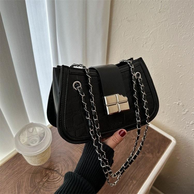 Stylish Vintage Chic Women's Shoulder Bag Trendy Casual Commute Chain Small Purse