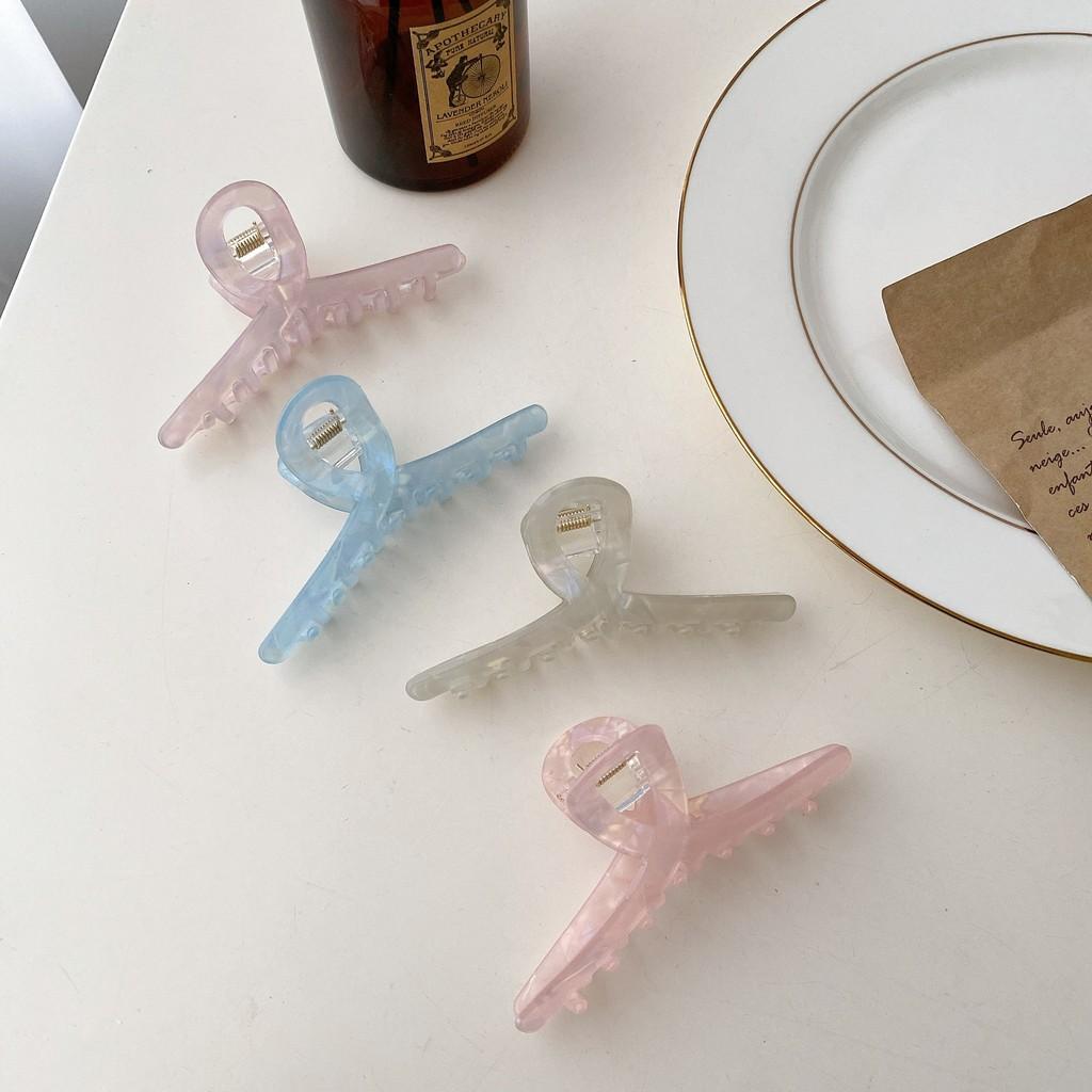 Exquisite Korean Style Medium Size Pvc Shark Hair Claw Clip For Elegant Hairstyles