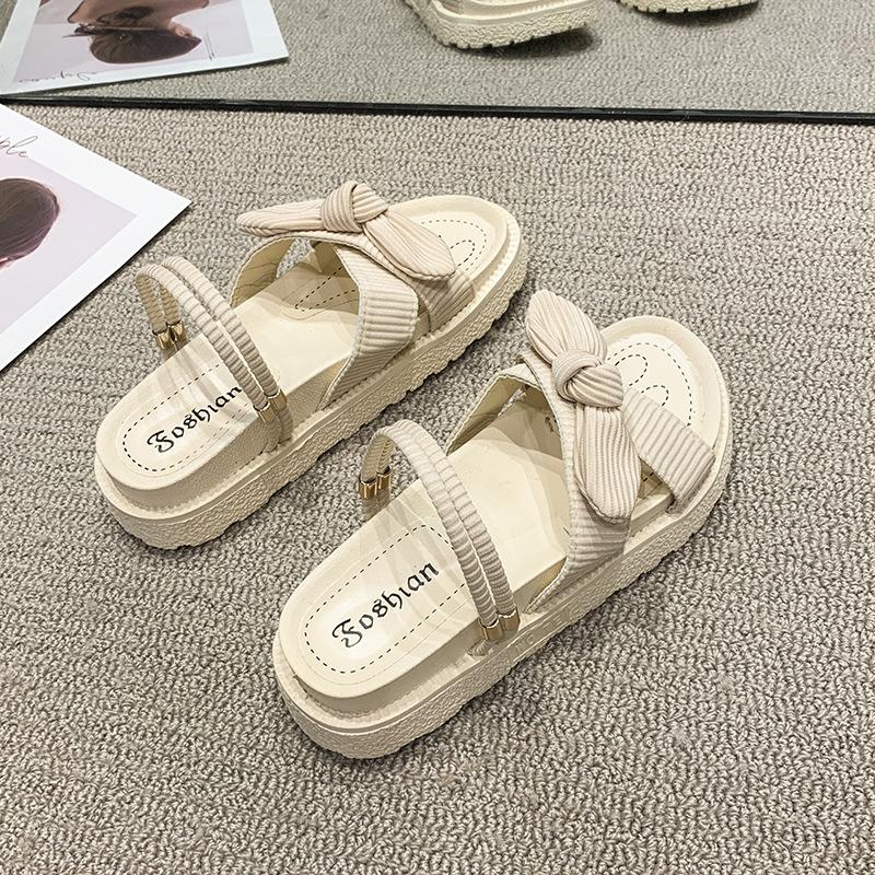 Cool slippers women's summer wear 2025 new fashion two wear out muffin platform beach shoes