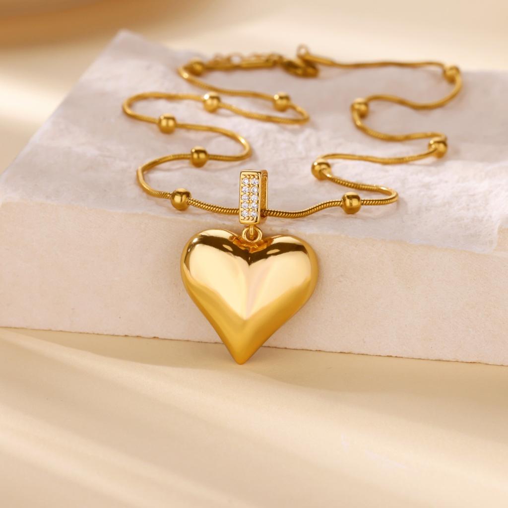 Glossy heart necklace women's copper plated k gold temperament personality design clavicle chain titanium steel necklace