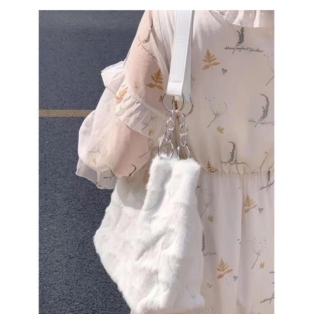 Women's Large Capacity Plush Tote: Autumn/Winter Japanese Korean Style, Casual Commuting Fur Shoulder Bag