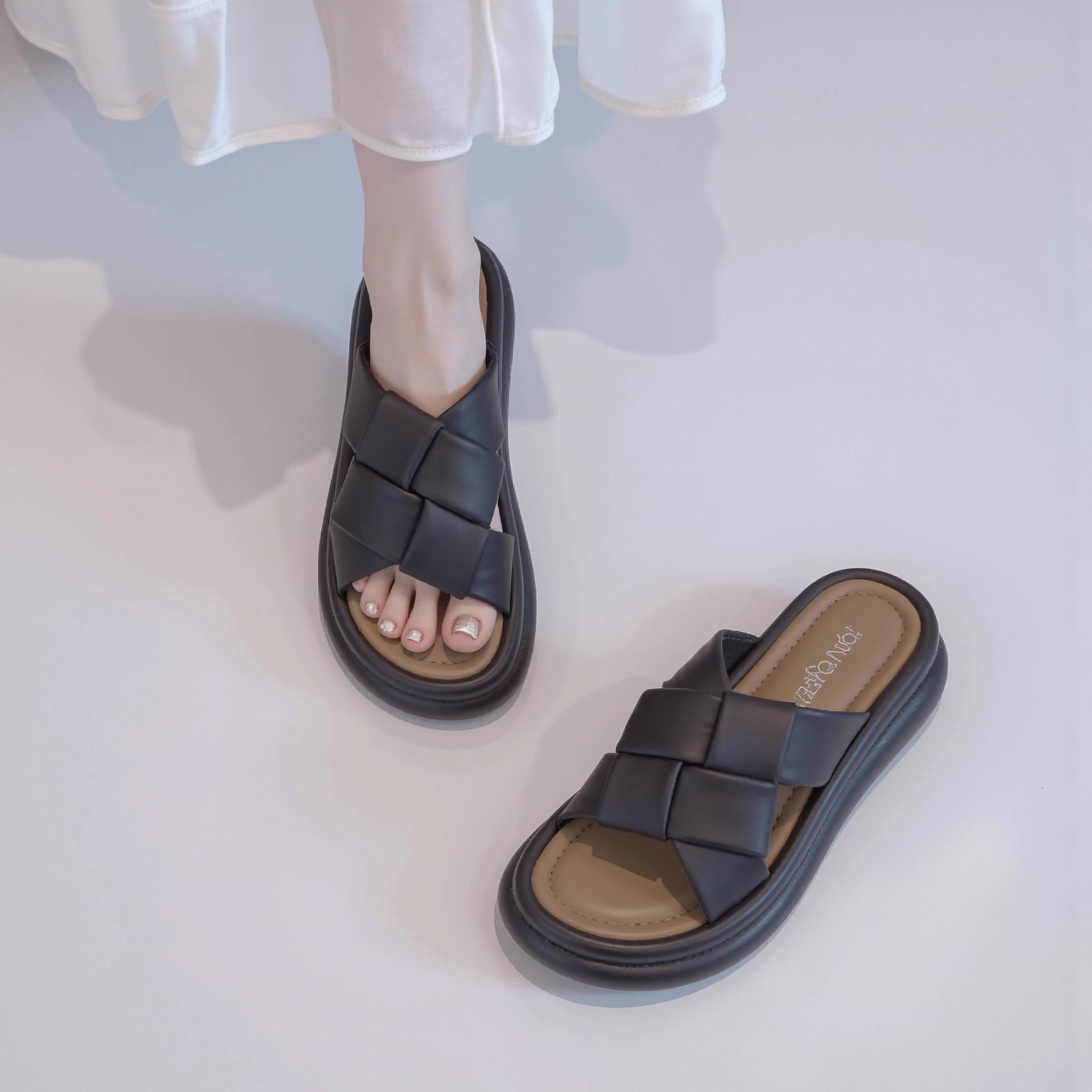 

Cool slippers women s summer wear with skirt 2025 new platform casual beach sandals fashion pregnant women one-word 35 чёрный