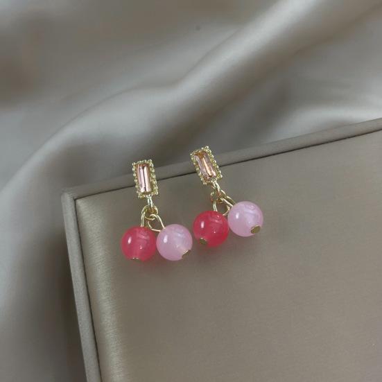 

Японские маленькие и нежные серьги с вишней