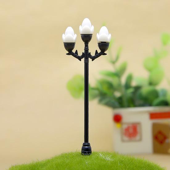 4 Peças DIY Função Casa de Bonecas Luz de Jardim Preto e Branco Lâmpada de Paisagem Miniatura Altamente Simulada Brinquedo para Criança