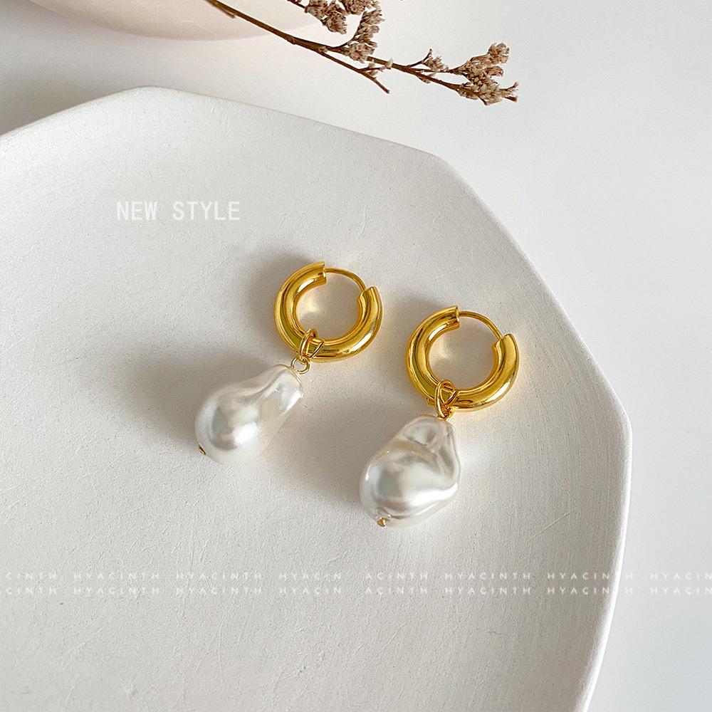 Trendy Irregular Pearl Earrings: European & American Retro Luxe Ear Hoops & Cuffs