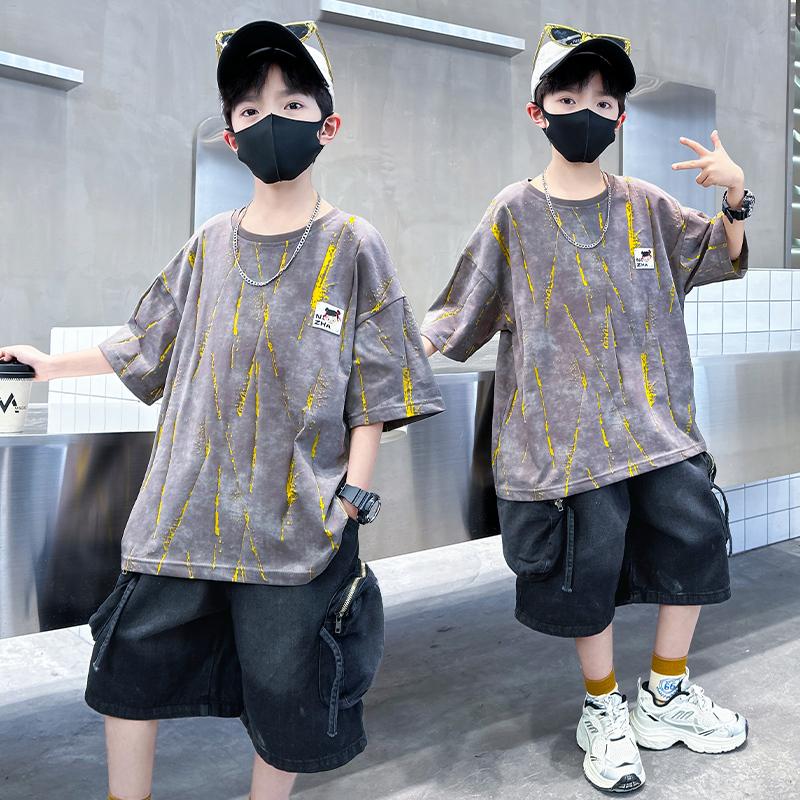 Boys' short sleeved T-shirt summer 2026 new item, medium and large children's thin design, boys' summer clothes, children's cool and stylish top t