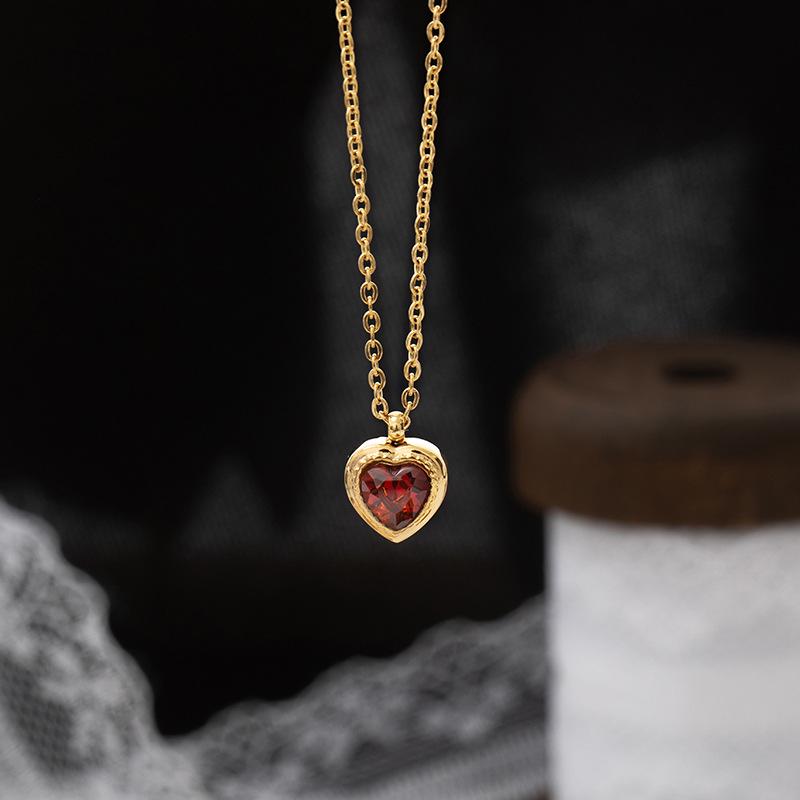 Peach Heart Zircon Pendant Necklace, Gold-Plated Titanium Steel, Sweet and Versatile Everyday Clavicle Chain