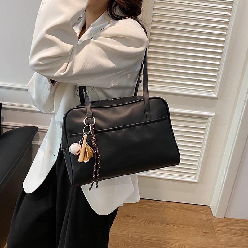 Street Style Chic Large Capacity Shoulder Bag For Women With Trendy Stitching Design