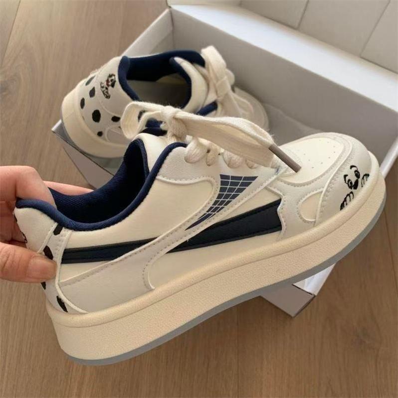 Flat shoes for women 2026 Autumn East style round toe new casual Korean version white shoes thick soled board shoes