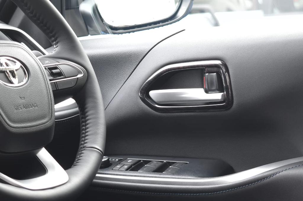 SecondStage Toyota Noah Voxy 90 Series NOAH VOXY Front Door Bezel Panel Black Wood Grain II T672KW2