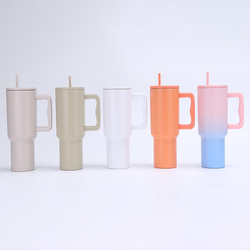 Nerezový izolovaný kelímek na led 40oz třetí generace se studenou slámkou