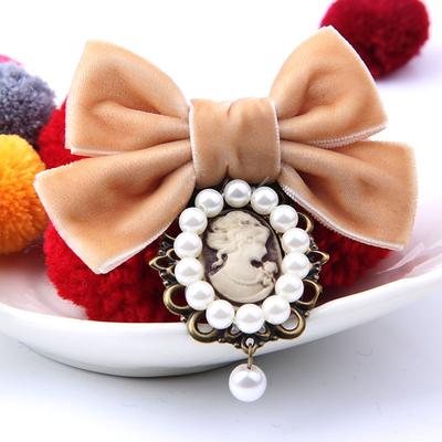Vintage El Yapımı İnci Kadife Kurdele Fiyonk Göğüs Çiçeği Broş Takı Kraliçe Cameo Güzellik Baş Venedik İncisi Broş