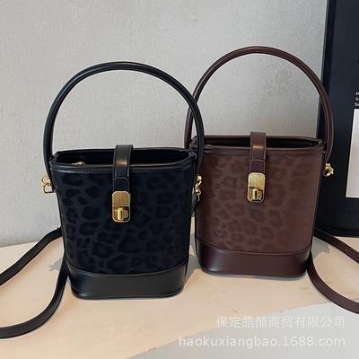 This Year's Popular Leopard Print Small Bag Women's Autumn and Winter 2025 New Retro Messenger Bag Korean Version Portable Bucket Bag