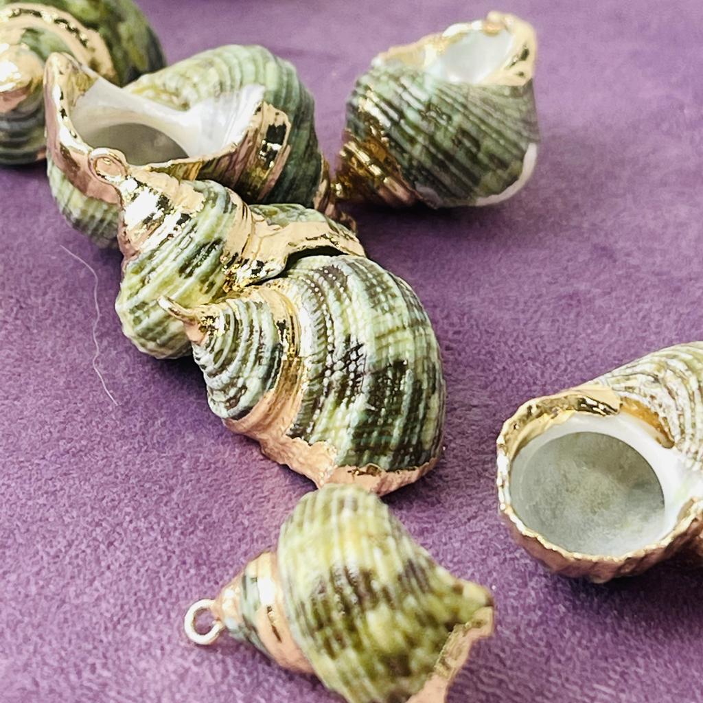 10Pcs, Natural Dyed Conch Zinc Alloy Golden Edge Pendant Charms for DIY Unisex Necklace Accessories, Creative Jewelry Making, Crafts for Holiday Gifts