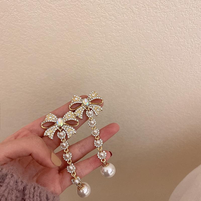 Women Shiny Rhinestone Pearl Geometric Earrings Light Luxury Elegant Temperament French Retro Palace Style Ear Jewelry For Women