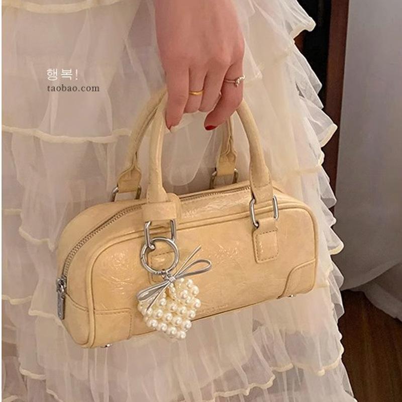 This Niche and Simple Hand-held Bowling Bag Is Versatile Stylish and Fashionable It Is A Single-shoulder Crossbody Pillow Bag