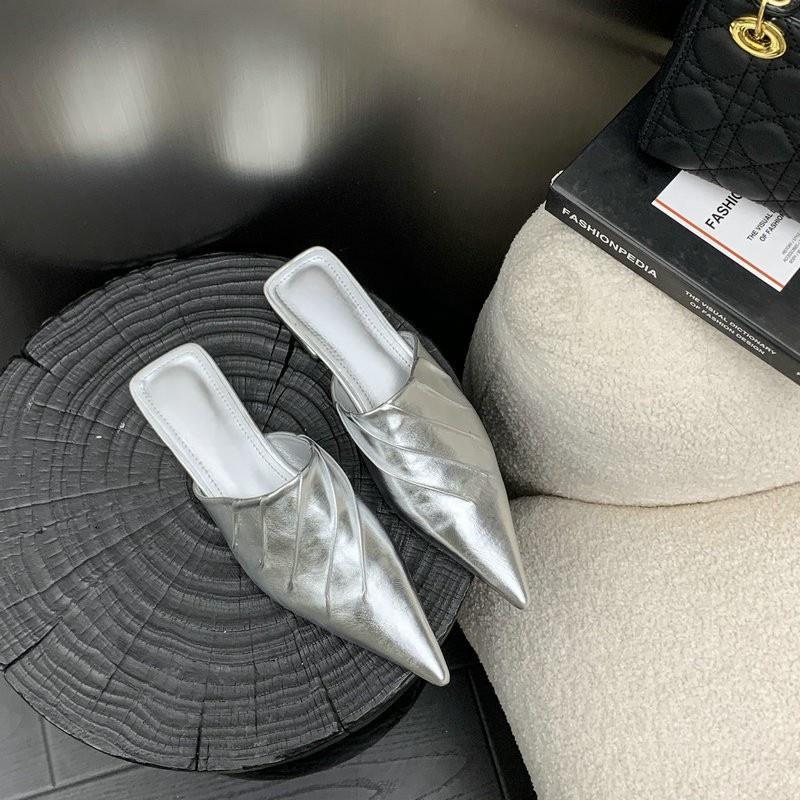 

Весна 2024, нова корейська версія, верхній одяг, сумка-голова, напівтапочки, жіночі плоскі темпераментні тонкі універсальні круті літні тапочки 39 срібний